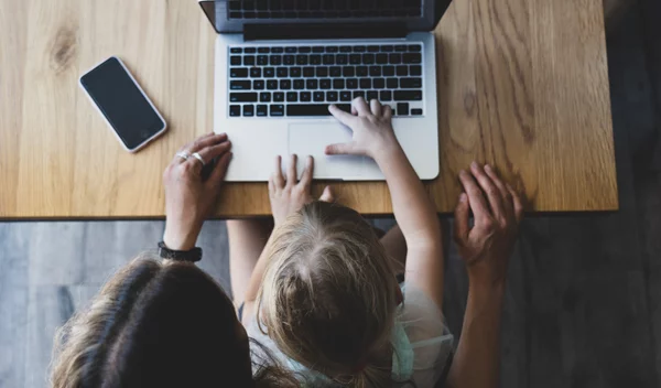 Πώς θα θωρακίσεις τα παιδιά σου ενάντια στο ίντερνετ