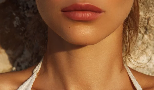 Self-tan: Πώς θα έχεις ομοιόμορφο φυσικό μαύρισμα σε σώμα + πόδια