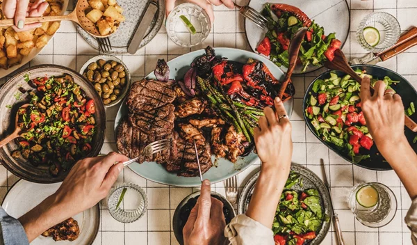 Πέντε συμβουλές για υγιεινή (και νόστιμη) Τσικνοπέμπτη