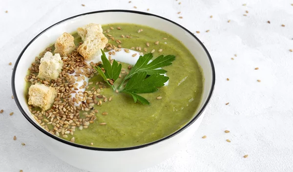 Η κρύα σούπα αποτοξίνωσης που θα σε ελαφρύνει και θα σε ξεφουσκώσει -  Ιδανική για τις πολύ ζεστές μέρες
