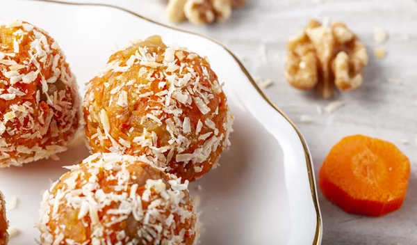 Μπάλες με γεύση "Carrot cake": Το πιο διάσημο γλυκό σε μια υγιεινή εκδοχή