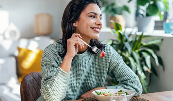 Νηστεία, φαγητό νωρίτερα μέσα στη μέρα ή λιγότερα γεύματα: Τι λειτουργεί καλύτερα για την απώλεια βάρους;