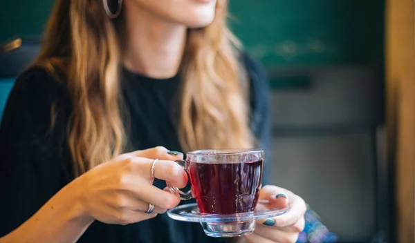 To τσάι από αυτό το βότανο εγγυάται επίπεδη κοιλιά