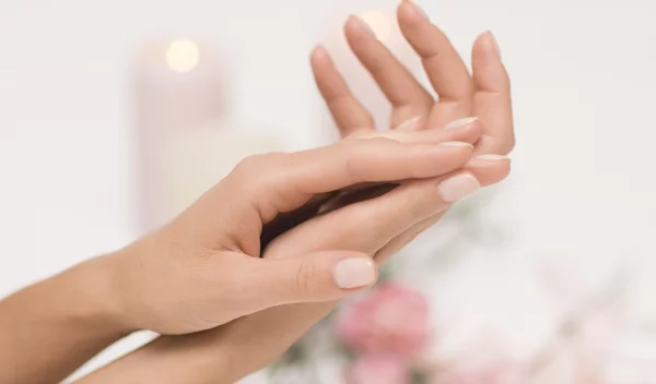 Χαρίζουν εφέ lifting στα χέρια σου - 3 μανικιούρ με αντιγηραντικά αποτελέσματα