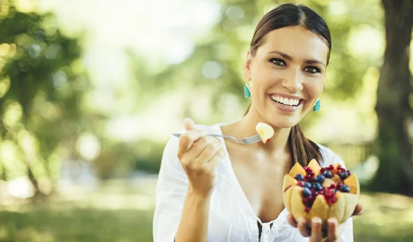 Δυνατό καλοκαίρι: Αυτές είναι οι βιταμίνες που χρειαζόμαστε τους καλοκαιρινούς μήνες