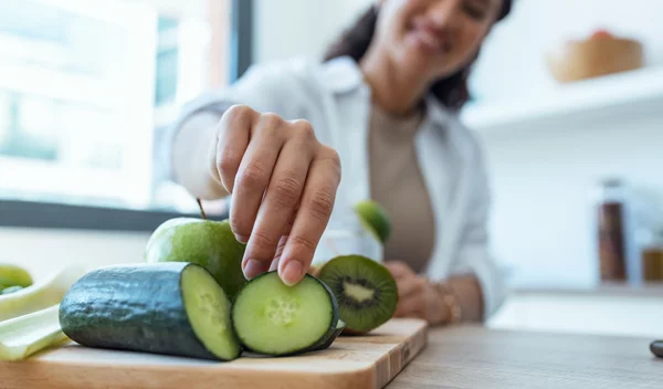 10 τροφές που σε ενυδατώνουν καλύτερα και από νερό