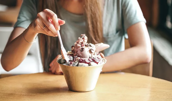 Τέσσερα σημάδια που αποκαλύπτουν ότι καταναλώνεις πολλή ζάχαρη