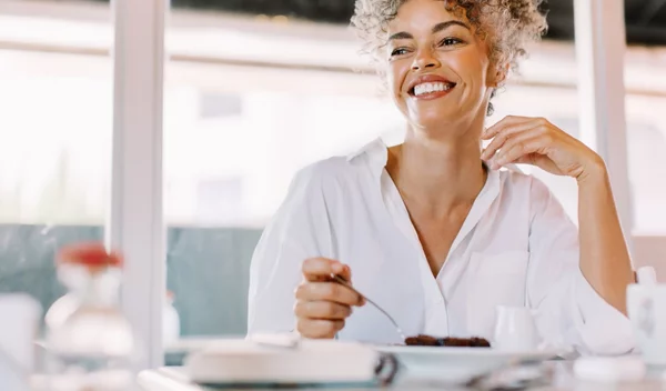 Απώλεια βάρους και λίπους μετά τα 40: Οι κανόνες και η δίαιτα από τη διατροφολόγο