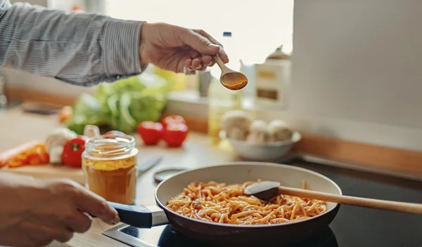 Κουρκουμάς: Το μαγικό συνδυαστικό συστατικό για να εκτοξεύσεις τα οφέλη του - δεν είναι το πιπέρι