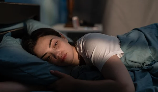 Αϋπνία: 7 τροφές που σου "καταστρέφουν" τον ύπνο χωρίς να το καταλαβαίνεις