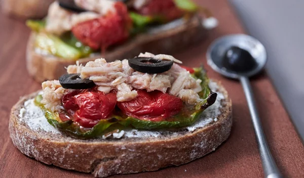 Μπορώ να τρώω κονσέρβα τόνου κάθε μέρα;