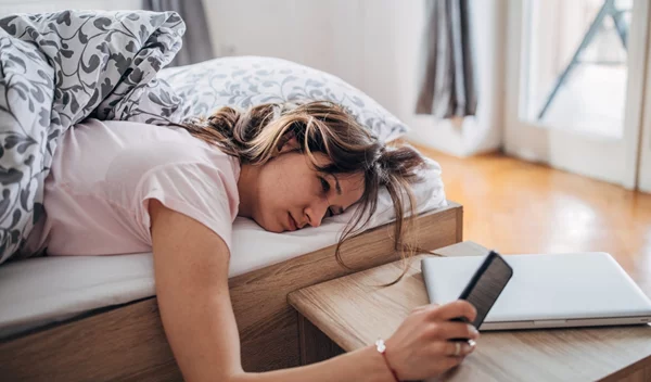 Νιώθεις πολύ εξαντλημένη; Μερικοί τρόποι για να γεμίσεις και πάλι ενέργεια