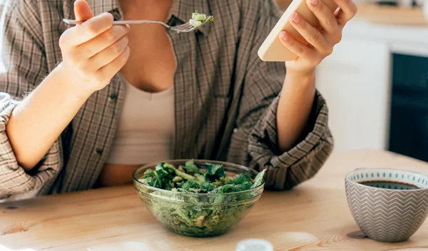 Φούσκωμα στην κοιλιά: Πότε οι φυτικές ίνες το επιδεινώνουν και πότε το μειώνουν