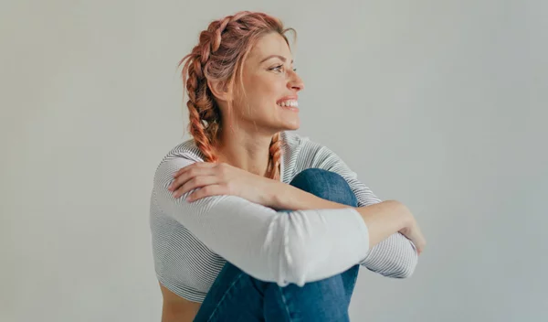 3 εύκολα και γρήγορα καλοκαιρινά χτενίσματα ιδανικά για το γραφείο (αλλά και τα after-office drinks)