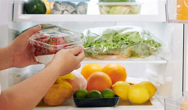 Οι 6 τροφές που δε λείπουν ποτέ από το ψυγείο μιας διατροφολόγου