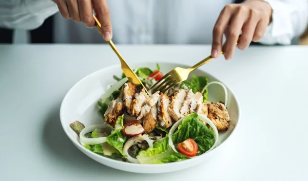 8 ενδείξεις ότι έχεις έλλειψη πρωτεΐνης