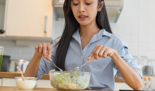 5 απλοί τρόποι να ενεργοποιήσεις τον μεταβολισμό σου από τη διατροφολόγο