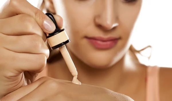 5 (υπερβολικά) καλά foundations που κοστίζουν λιγότερο από 20 ευρώ