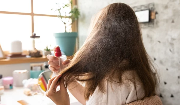 Ξηρά μαλλιά: 6 πιθανές αιτίες που τα προκαλούν και τι να κάνεις