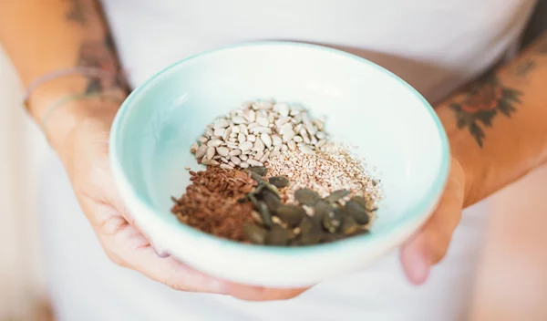 Μπορούν οι σπόροι να αντικαταστήσουν τους ξηρούς καρπούς στη διατροφή;