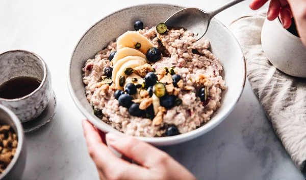 6 πρωινά hacks για καλύτερη πέψη και τέλος στα φουσκώματα