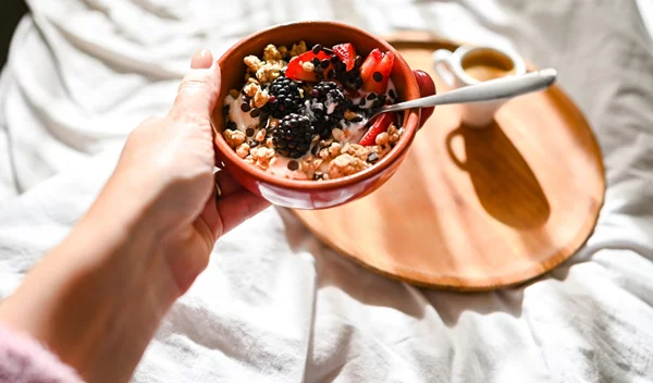 Πρωινό γεύμα για άμεση ενέργεια: Οι καλύτερες τροφές που συστήνει η διατροφολόγος