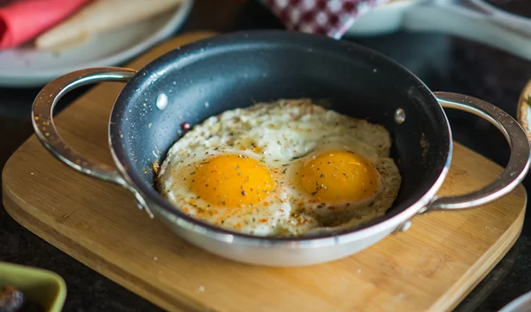 Αυγά: Το Νο1 λάθος που τα κάνει ανθυγιεινά – και ο πιο σωστός τρόπος να τα καταναλώνεις