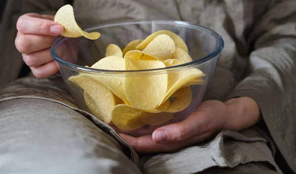 Τι να φάω αντί για πατατάκια; 4 υγιεινές εναλλακτικές επιλογες