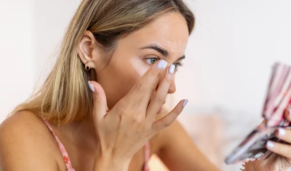 Η "έξυπνη" τεχνική στο μακιγιάζ για εφέ lifting στο πρόσωπο