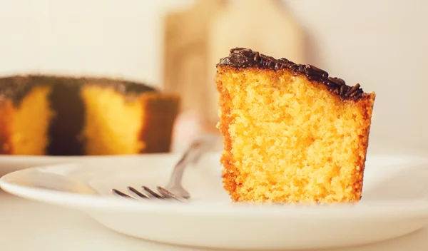 Κέικ καρότου με λάδι και καρύδια: Η αυθεντική συνταγή χωρίς βούτυρο