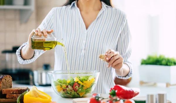 4 συχνές απορίες για το ελαιόλαδο και μερικά pro tips για να το επιλέξεις σωστά