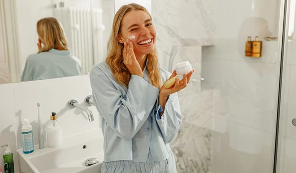 Πώς θα απαλλαγείς από τις ατέλειες που αφήνει η ακμή