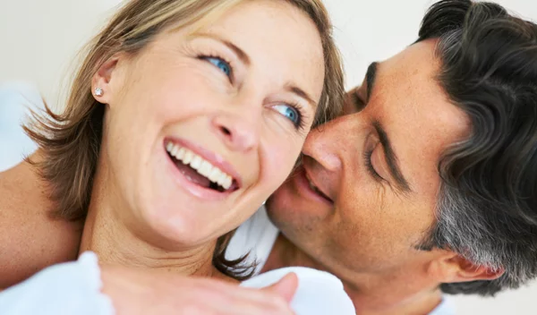 Σεξ μετά τα 50: Έξι απρόσμενα οφέλη υγείας