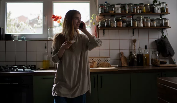 5 low-budget τροφές που τα κορίτσια του TikTok έχουν πάντα στα ντουλάπια τους - Και τρώνε σωστά χωρίς μεγάλο κόστος