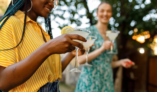 Dry January: Σημαντικοί λόγοι υγείας να παρατείνεις την αποχή από το αλκοόλ όλο τον χρόνο