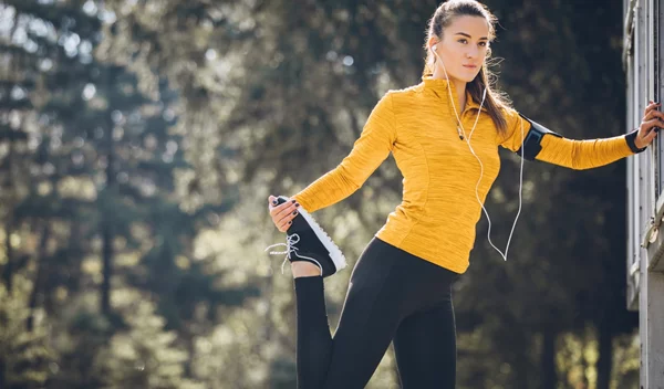 Προθέρμανση και διατάσεις: Πώς θα τις κάνεις σωστά με τις συμβουλές της trainer