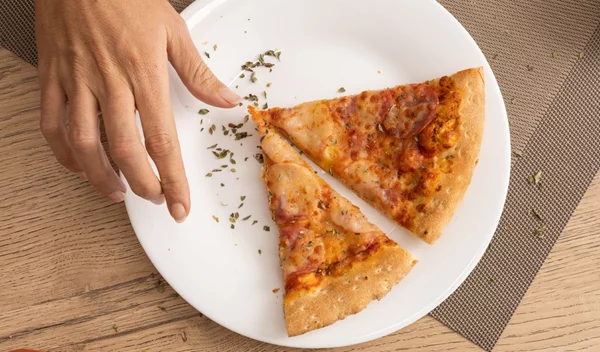 Πρέπει να κόψω εντελώς τους υδατάνθρακες για να ξεφουσκώσω;