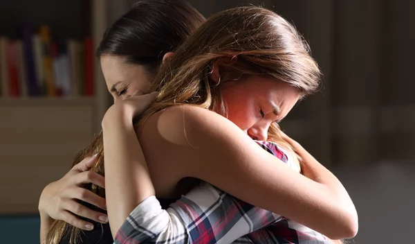 Πώς να διαχειριστούμε τον πόνο και το πένθος σε μία εθνική τραγωδία;