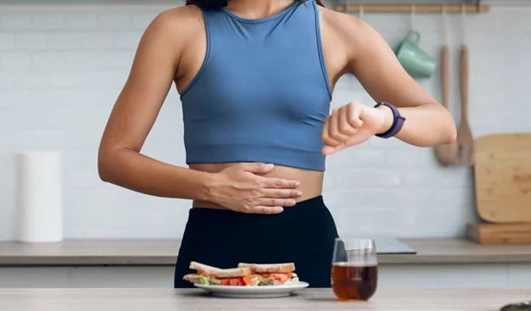 Διαλειμματική νηστεία: Τι είναι και γιατί να τη δοκιμάσεις