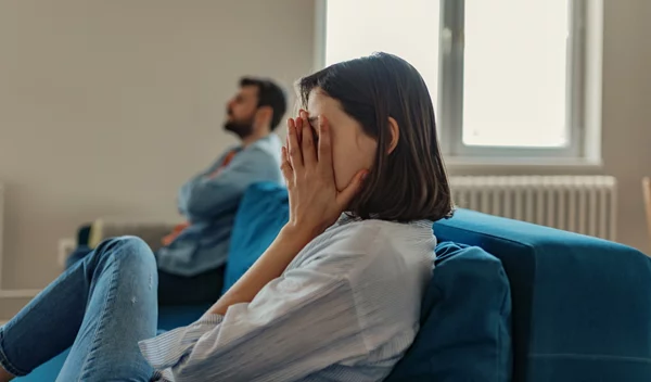 Πώς να προχωρήσεις μετά από έναν χωρισμό, βήμα-βήμα