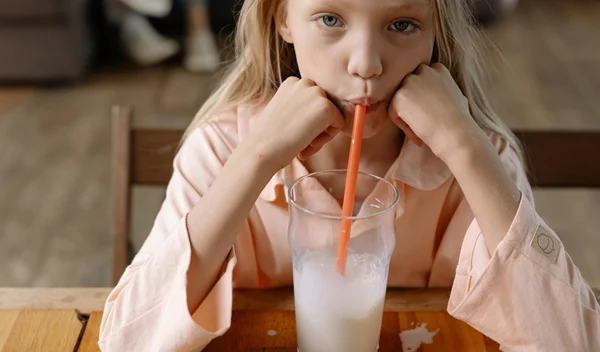 Χαμηλών λιπαρών ή όχι; Ποιο γάλα είναι τελικά καλύτερο για τα παιδιά;