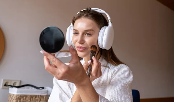 2 έξυπνα μυστικά στο μακιγιάζ με αντιγηραντική δράση