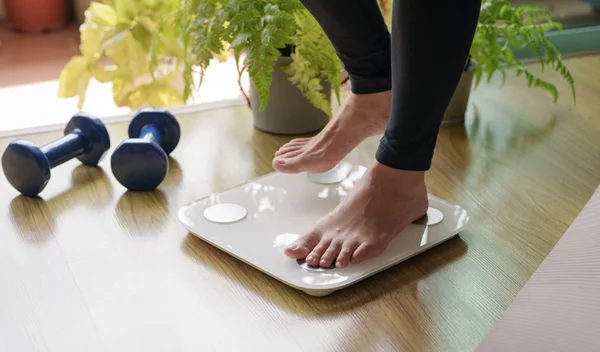 Η ζυγαριά λέει ψέματα: 3 λόγοι που δεν αντικατοπτρίζει την πραγματική πρόοδό σου