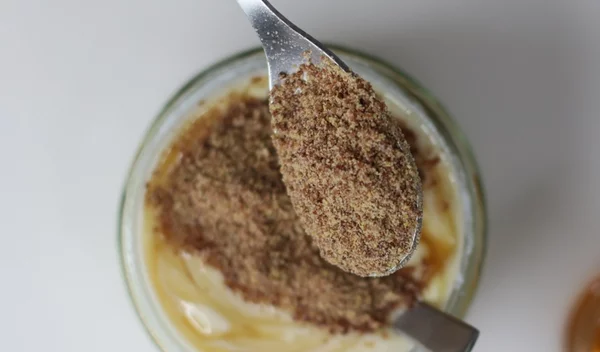 Σπόροι chia vs. λιναρόσποροι: Ποιες είναι οι διαφορές τους και τι είναι καλύτερο;