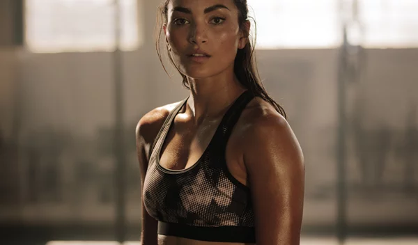 Η προπόνηση και τα βήματα για δυνατό και σφιχτό σώμα