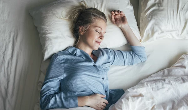 Πώς θα βελτιώσεις τον ύπνο σου κατά την εμμηνόπαυση