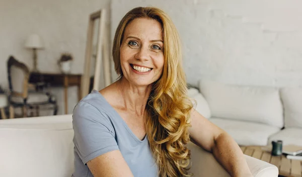 Η skincare συμβουλή που όλες οι γυναίκες άνω των 50 εύχονταν να είχαν ακούσει νωρίτερα