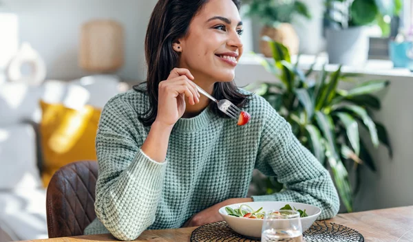 Μεσημεριανό γεύμα: Η ώρα που πρέπει να το τρως για να κάψεις περισσότερες θερμίδες