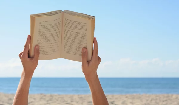 45 λεπτά από το κέντρο της Αθήνας: Η παραλία της Αττικής που θυμίζει Παξούς