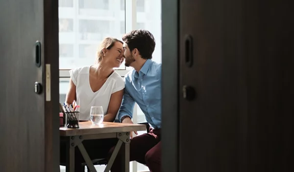 Γιατί η απιστία είναι τόσο συχνή στον χώρο εργασίας; Όλες οι επιπτώσεις